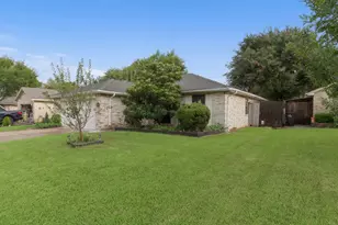 10315 Hollow Canyon Ct, Sugar Land, TX 77498 - Photo 2