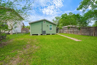 1210 Avenue E, Rosenberg, TX 77471 - Photo 22