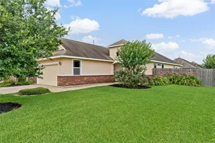 11731 Diamond Ct, Mont Belvieu, TX 77535 - Photo 2