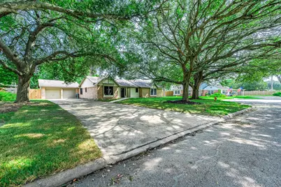 1908 Maxwell Circle, Alvin, TX 77511 - Photo 2