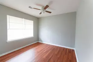 5826 Flamingo Dr, Houston, TX 77033 - Photo 22