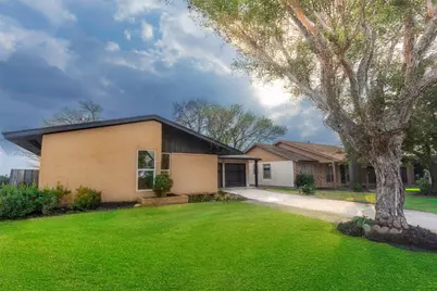 5826 Flamingo Drive, Houston, TX 77033 - Photo 2