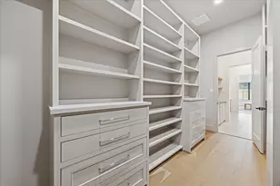 9213 Hilldale St, Spring Valley Village, TX 77055 - Photo 32