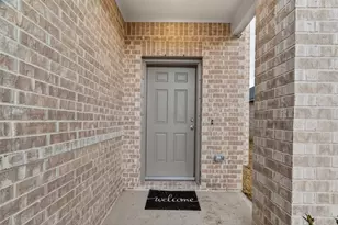 2110 Spring Hollow Dr, Baytown, TX 77521 - Photo 4