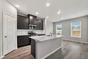 2110 Spring Hollow Dr, Baytown, TX 77521 - Photo 8