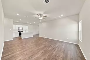 2796 English Laurel Dr, Alvin, TX 77511 - Photo 8