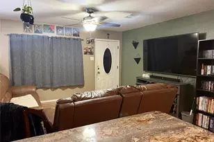 513 Magnolia St, Lake Jackson, TX 77566 - Photo 2