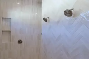 136 E 37th St, Houston, TX 77018 - Photo 2