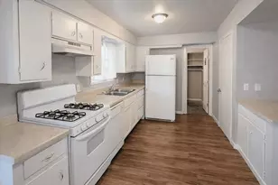 511 W Cleveland St, Alvin, TX 77511 - Photo 2