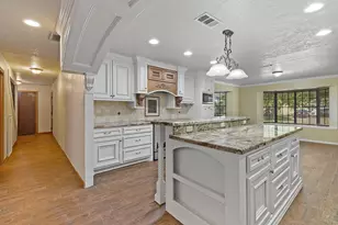 10703 Crestfield Ct, Houston, TX 77070 - Photo 4