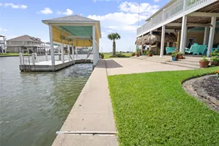 1100 Fountain View Dr, Crystal Beach, TX 77650 - Photo 6