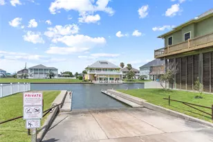 1100 Fountain View Dr, Crystal Beach, TX 77650 - Photo 42
