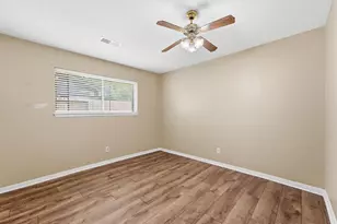 602 Briarclift Ln, Baytown, TX 77521 - Photo 18