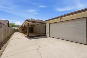 602 Briarclift Ln, Baytown, TX 77521 - Photo 22