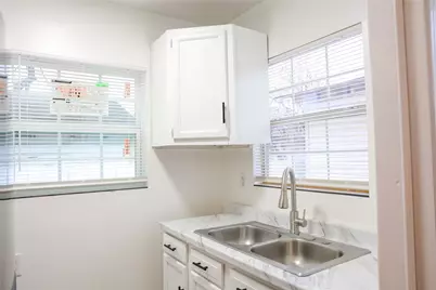 10 Jenkins Street, Houston, TX 77003 - Photo 8