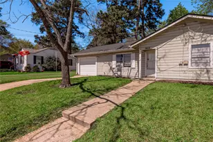 1412 22nd St, Huntsville, TX 77340 - Photo 2