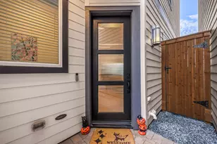 16032 Hayes Pk Dr, Houston, TX 77079 - Photo 2