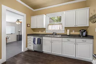 526 S Jefferson St, La Grange, TX 78945 - Photo 10