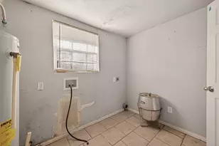 9313 Sandra St, Houston, TX 77016 - Photo 14