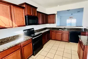 2427 Tracy Ln, Highlands, TX 77562 - Photo 2