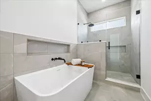 1423 E 36th St, Houston, TX 77022 - Photo 16