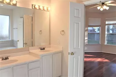 71 N Brooksedge Circle, The Woodlands, TX 77382 - Photo 6
