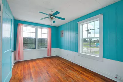 208 W 2nd Street, Sweeny, TX 77480 - Photo 12