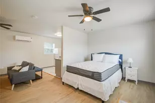 208 W 2nd St, Sweeny, TX 77480 - Photo 2