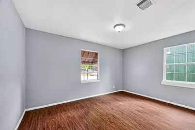 10106 Sierra Drive, Houston, TX 77051 - Photo 14