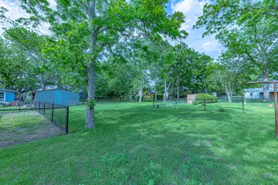 421 W Runk Street, Shiner, TX 77984 - Photo 16
