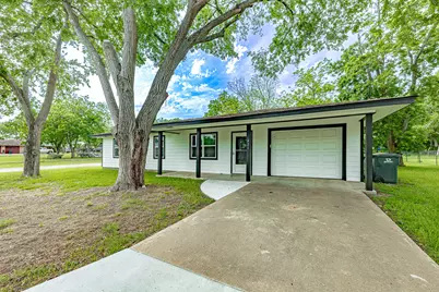 421 W Runk Street, Shiner, TX 77984 - Photo 1