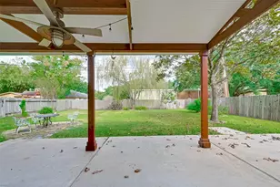 841 Lakeview Dr, Sugar Land, TX 77498 - Photo 18