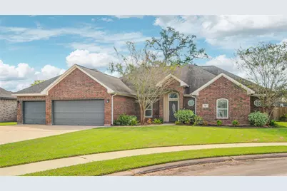 57 Red Maple Court, Lake Jackson, TX 77566 - Photo 2