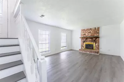 414 Dinerstein Street, Webster, TX 77598 - Photo 2