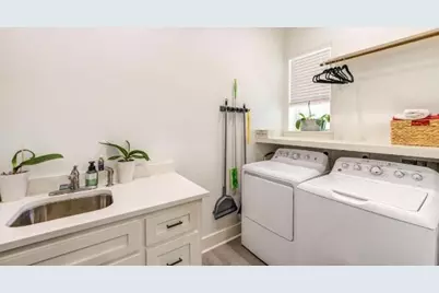 1607 Avenue E, Danbury, TX 77534 - Photo 14