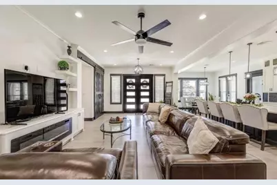 1607 Avenue E, Danbury, TX 77534 - Photo 2