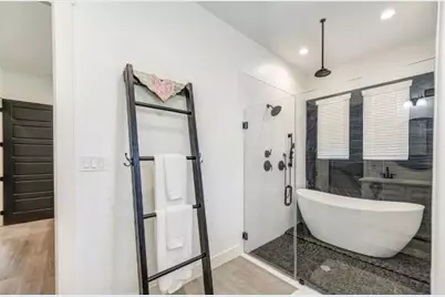 1607 Avenue E, Danbury, TX 77534 - Photo 18