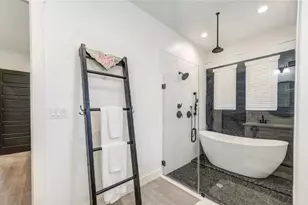 1607 Avenue E, Danbury, TX 77534 - Photo 18