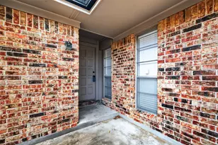 9538 Ravensworth Dr, Houston, TX 77031 - Photo 2