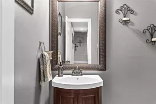 2 Hollow Glen Pl, The Woodlands, TX 77385 - Photo 8