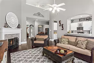 2 Hollow Glen Pl, The Woodlands, TX 77385 - Photo 12
