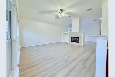 13714 Brighton Park Drive, Houston, TX 77044 - Photo 10