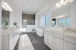 7327 Shadyvilla Pointe Dr, Houston, TX 77055 - Photo 32