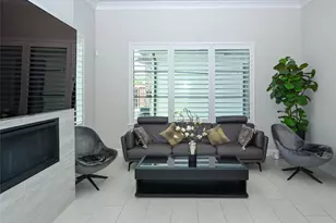 2431 Prairie Hollow Ln, Houston, TX 77077 - Photo 2