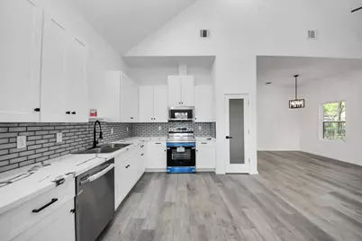 605 E Murrill Ave, Baytown, TX 77520 - Photo 1