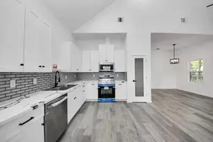 605 E Murrill Ave, Baytown, TX 77520 - Photo 1