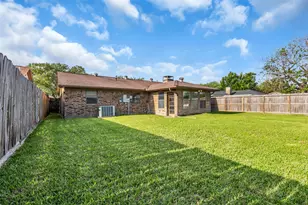 700 Briarclift Ln, Baytown, TX 77521 - Photo 14
