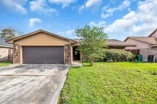 700 Briarclift Ln, Baytown, TX 77521 - Photo 2