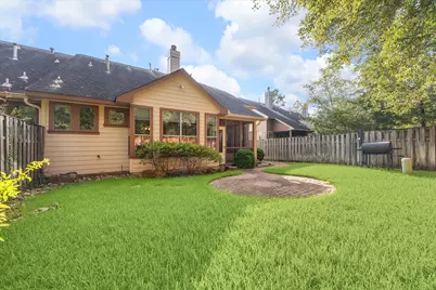 6 Douvaine Court, The Woodlands, TX 77382 - Photo 22