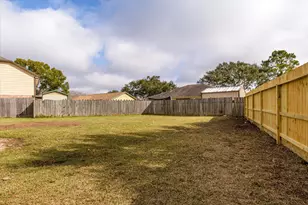 371 Somerset Ct, Alvin, TX 77511 - Photo 16